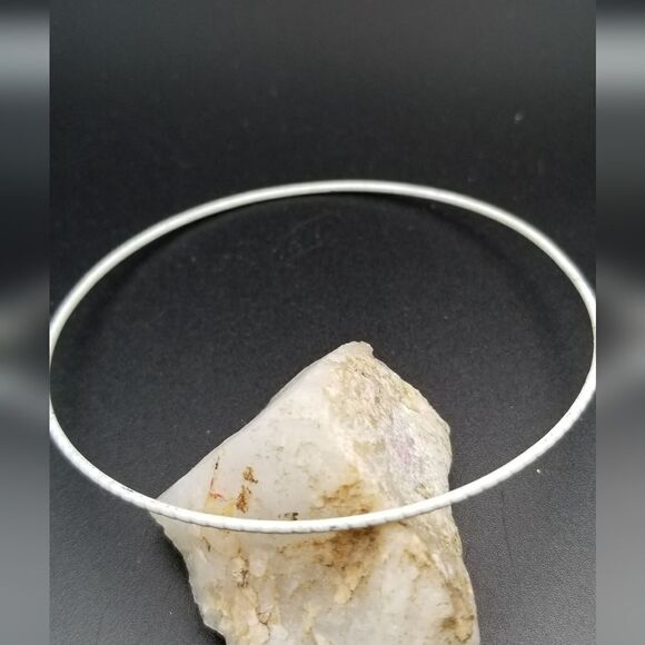Snow White slider bangle. B619 - Picture 1 of 2